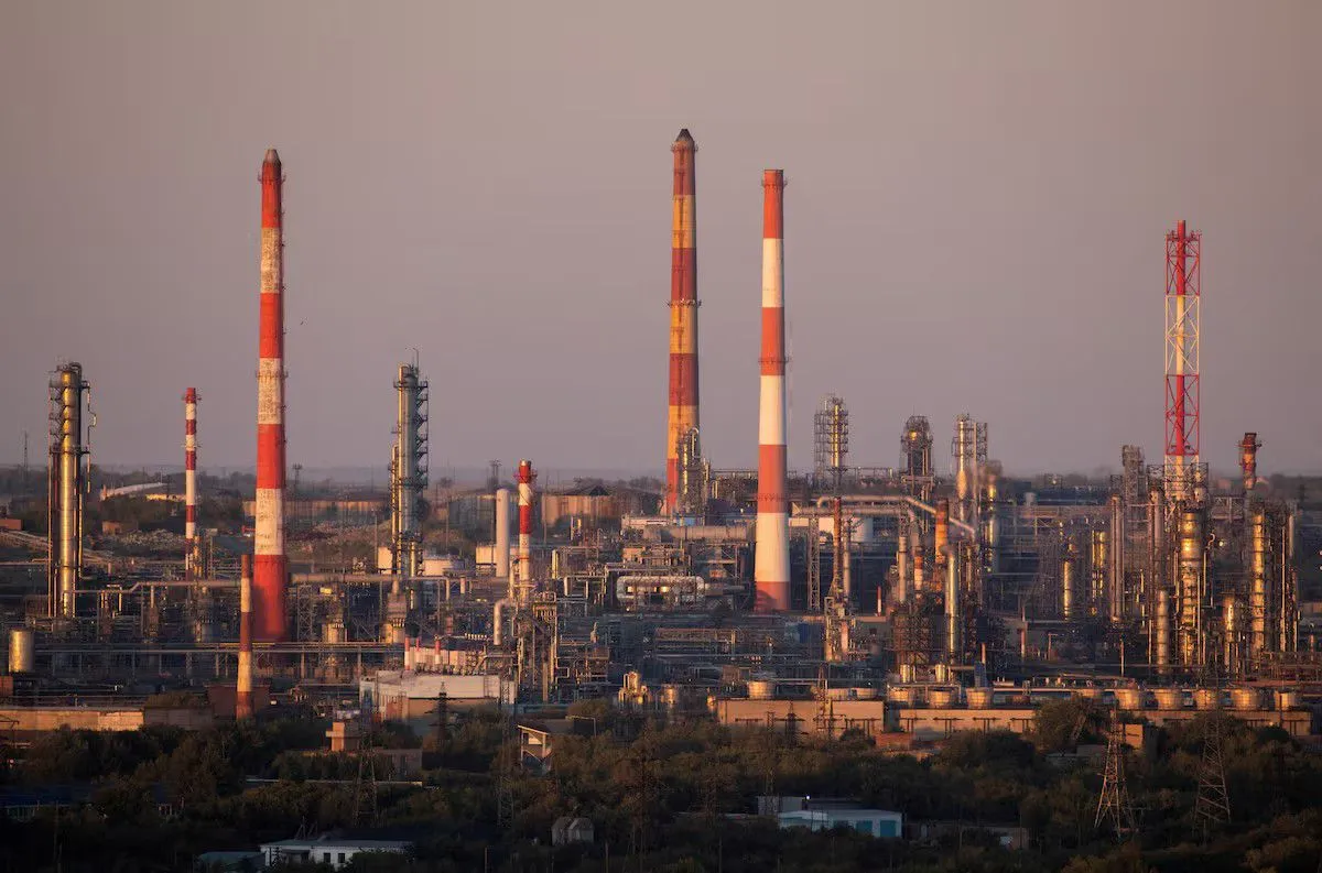 Санкції та українські дрони б’ють по фінансах рф — Reuters