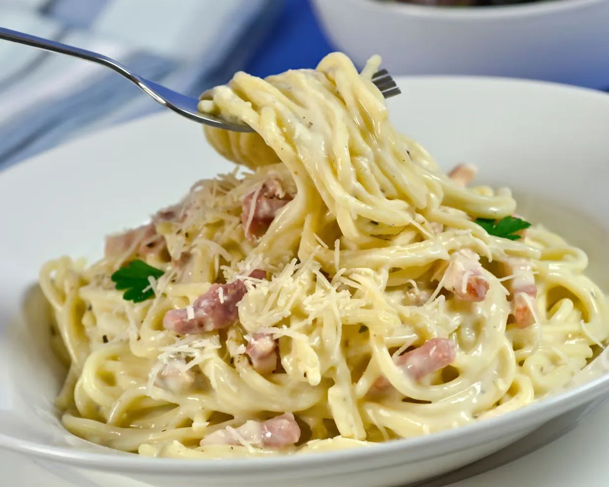 Італія обурена "фальшивими" соусами в супермаркеті Європарламенту