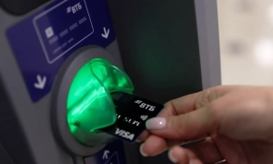 Влада Мадагаскару продасть 300-кілограмовий смарагд, знайдений у президента-втікача