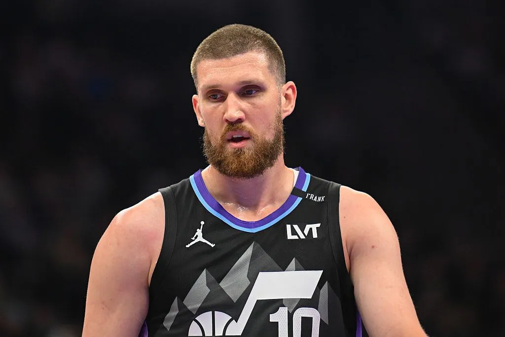 Михайлюк відіграв 20 хвилин в НБА, але «Юта» не втрималася проти «Голден Стейт»