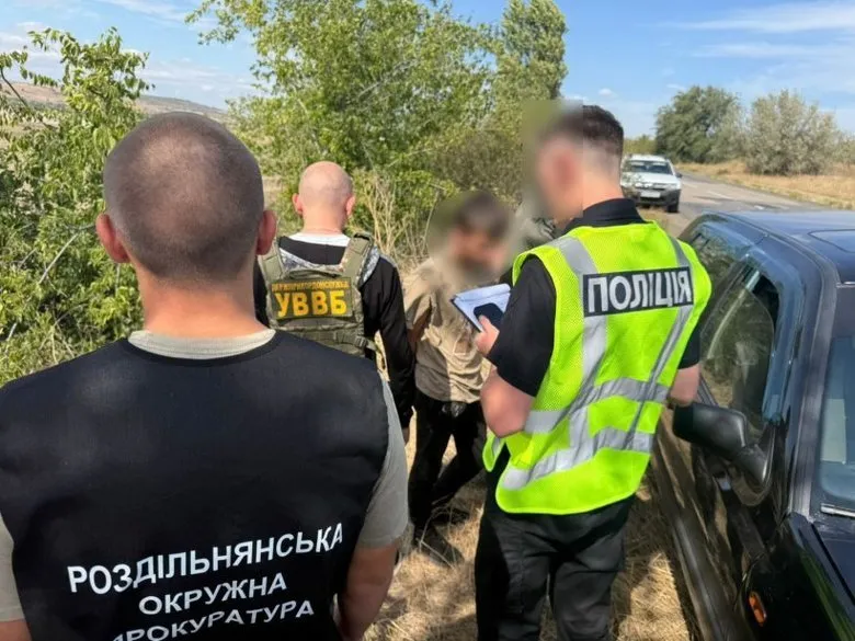 На Одещині прикордонник відмовився від хабаря та викрив переправників - фото