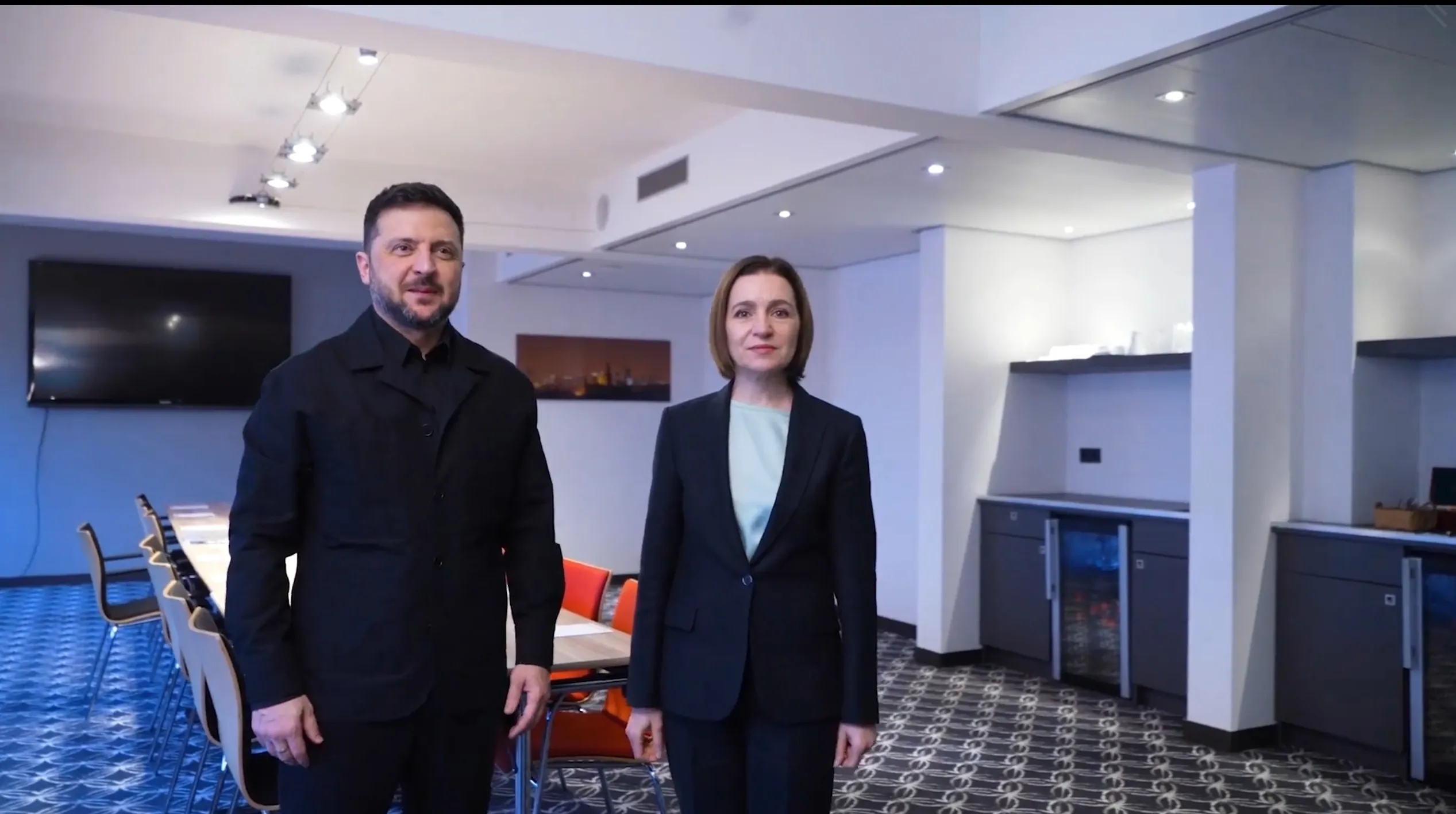 Зеленський зустрівся з Маєю Санду в Гаазі - ВІДЕО