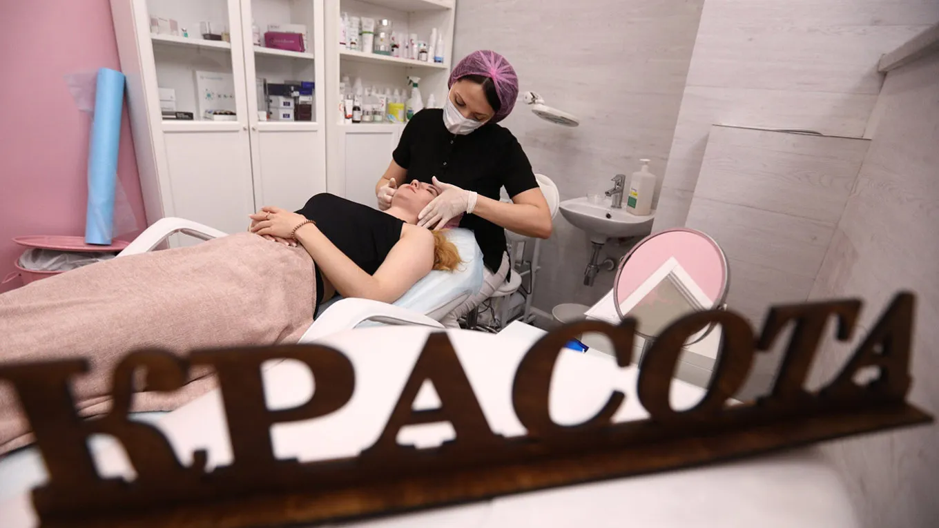 У Росії масово закриваються салони краси через зростання податків
