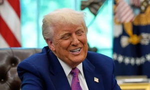 Біля Венесуели п’ять підсанкційних танкерів змінили прапор на російський, — NYT