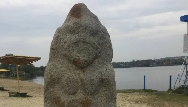 An ancient Polovtsian sculpture has disappeared from a beach in Kharkiv