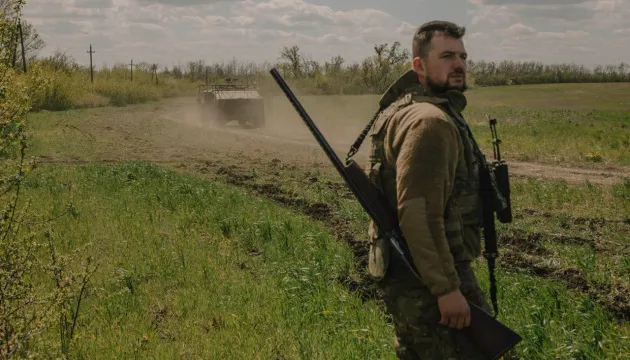 The Russians have laid mines in the Oleksandrivka area; only robots can move there