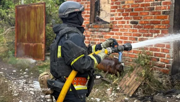 Російський удар спричинив пожежу в житловому секторі на Харківщині