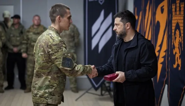 Zelenskyy presented awards to military personnel for their participation in Operation Vivaldi