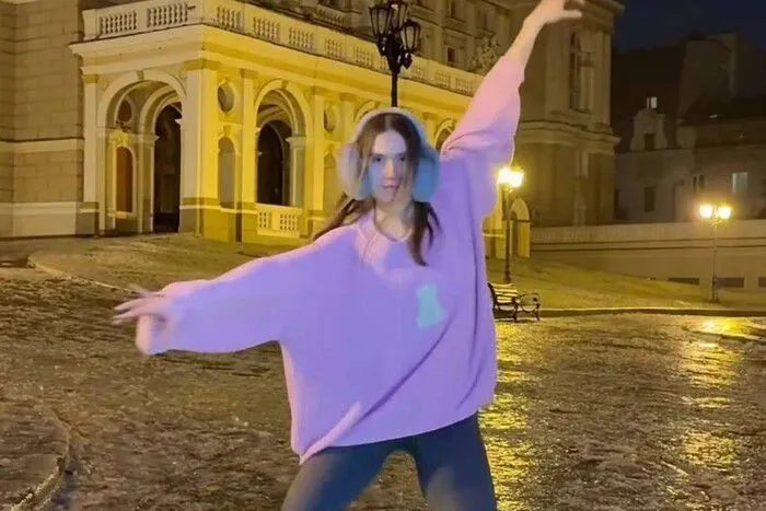 Фігуристка з Одеси покаталася на ковзанах просто на вулицях міста