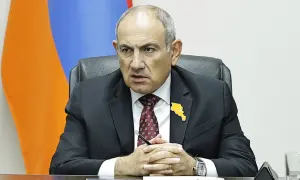 В США мужчина протаранил дом экскаватором после того, как жена решила развестись