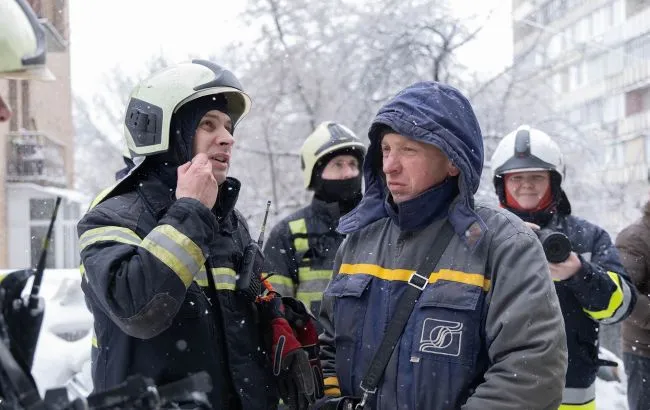 Фото: РФ вдарила балістикою по Харкову, пошкоджені багатоповерхівки, стався витік газу