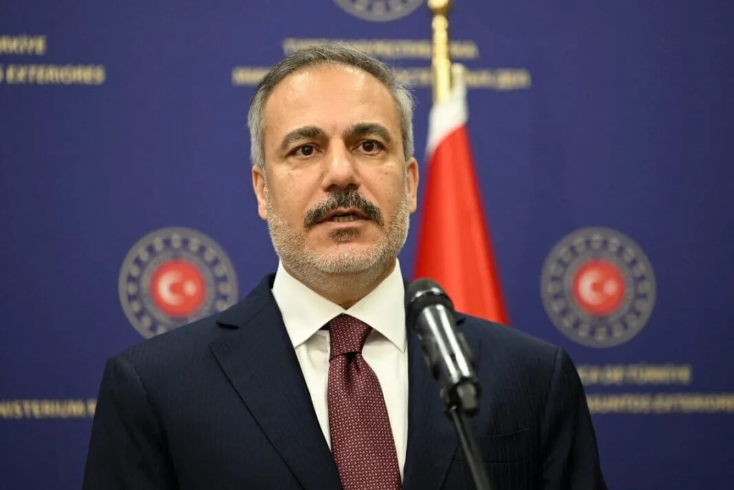 Освітній скандал у Туреччині: міністра закордонних справ підозрюють у фальсифікації диплома