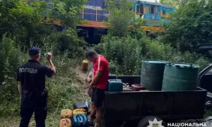 Видео: оккупанты пустили первый поезд по аварийному Крымскому мосту