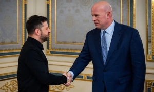 Британський оглядач «Оскара» потрапив у скандал через Меттью Перрі