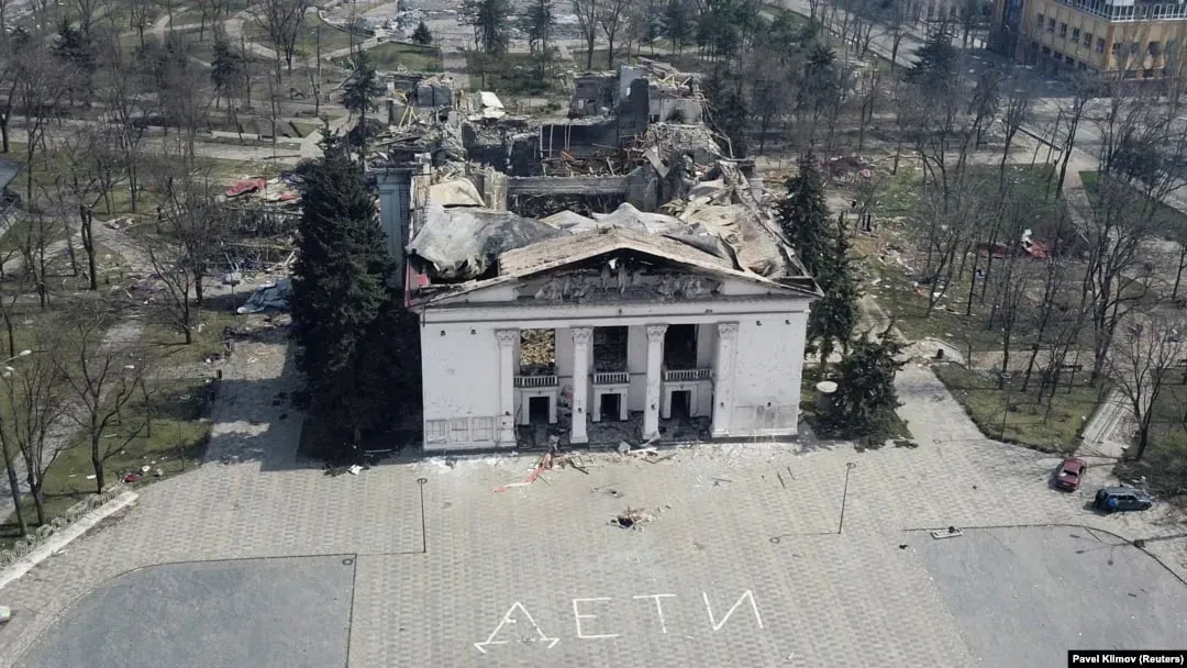 РФ готує урочисте відкриття драмтеатру у Маріуполі, де її авіація вбила сотні людей у 2022 році