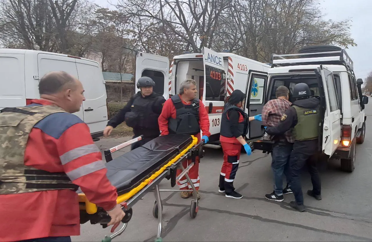 Росіяни вкотре вдарили по Дніпропетровщині: є поранений, пошкоджені електромережі