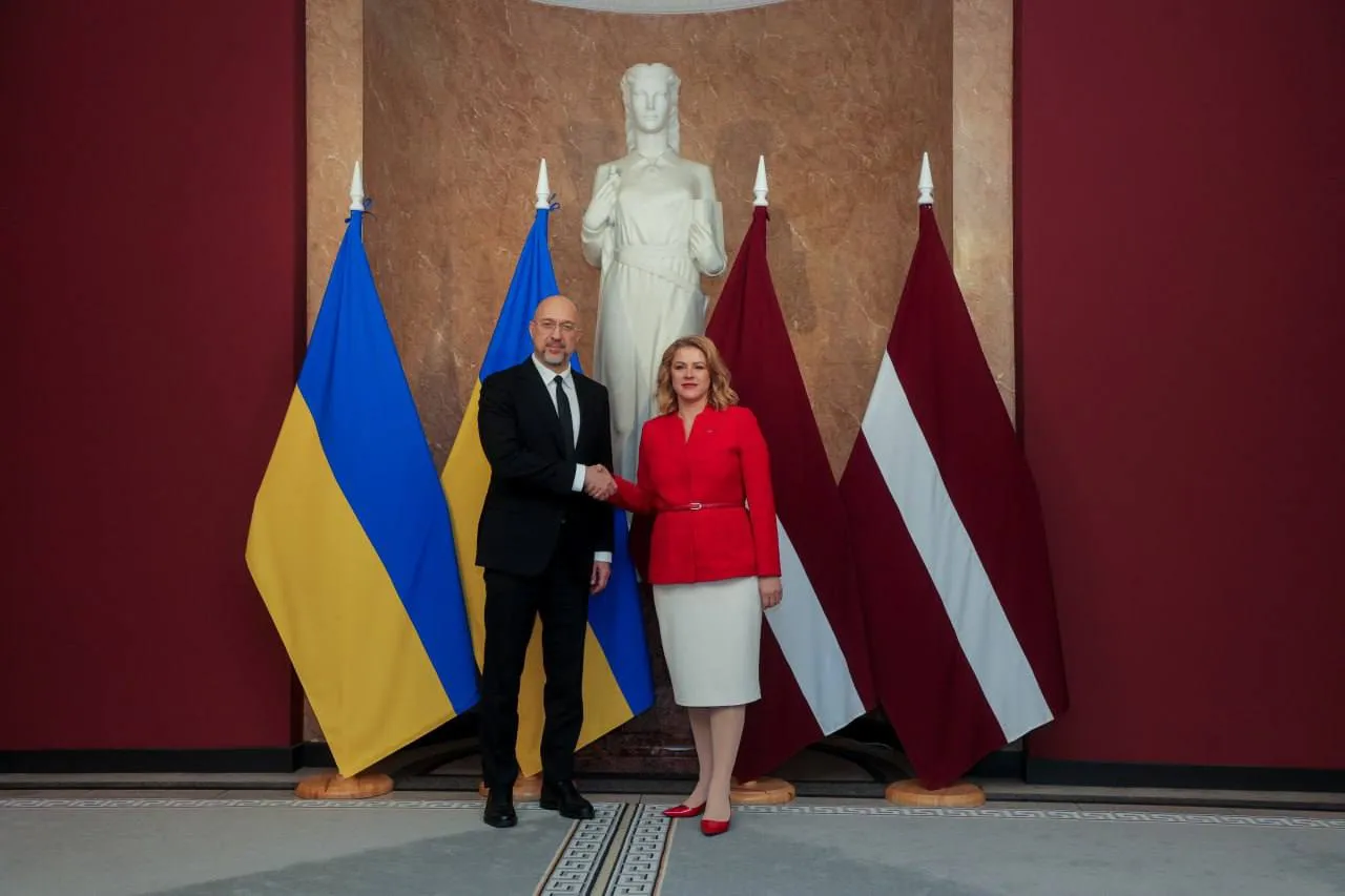 Шмигаль і глава уряду Латвії обговорили російські провокації в Європі