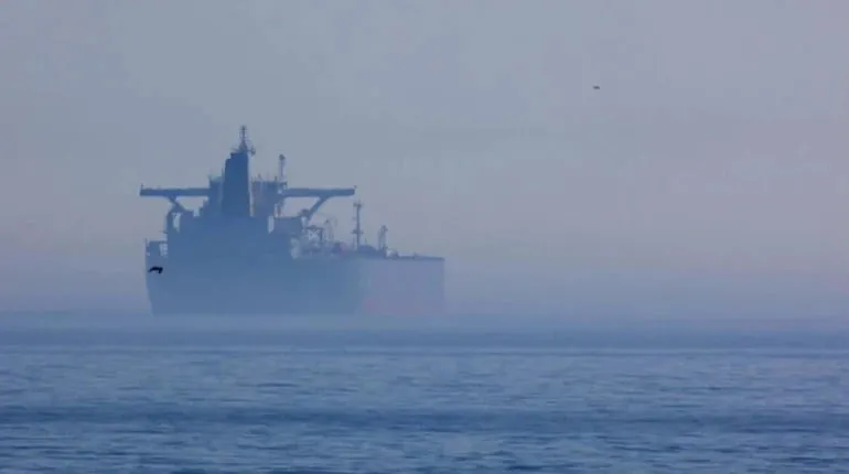 Санкції б’ють по Кремлю: «Роснєфть» і «Лукойл» втрачають мільярди доларів щомісяця