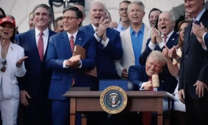 У Німеччині затримали чоловіків, що шантажували родину легендарного автогонщика