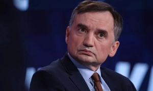 
Під час польоту із США до Мексики пілот витягнув пасажира літака з туалету зі спущеними штанами