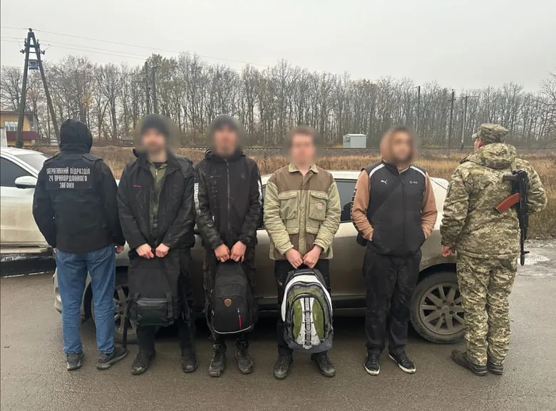 Прикордонники зупинили втечу трьох чоловіків до Молдови: “гід” брав по $12 тисяч