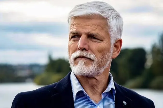 Президент Чехії закликав зберегти прапори України та допомогу Києву