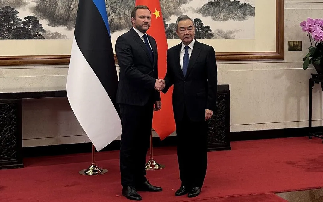 Китай дедалі більше впливає на політику Росії — глава МЗС Естонії