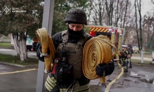  Російські окупанти обстріляли криголам з цивільним екіпажем у порту Маріуполя