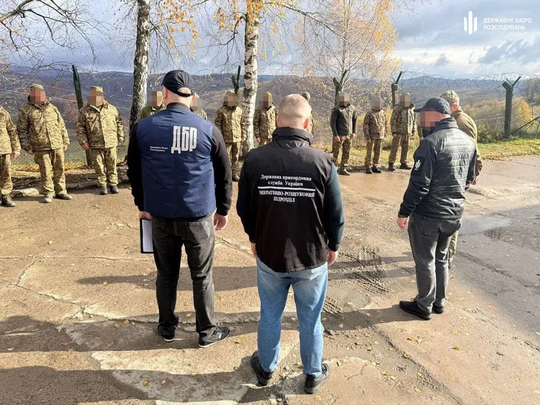 На Закарпатті викрили командира роти, який переправляв ухилянтів за $10 тис. — ДБР