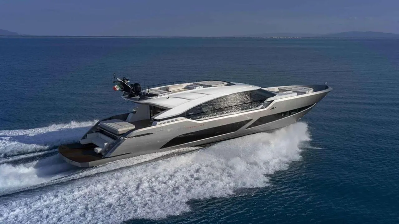 Російські олігархи та чиновники купують дорогі яхти всупереч санкціям