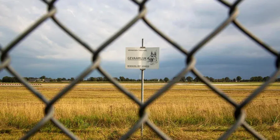 Над авіабазою у Нідерландах зафіксували невідомі дрони