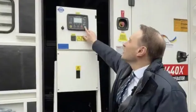 ЄС та Німеччина передали Україні 143 генератори для лікарень