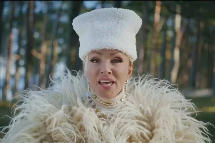 АТБ опинилося в центрі скандалу через рекламу з Лаймою Вайкуле та виконанням «Щедрика»