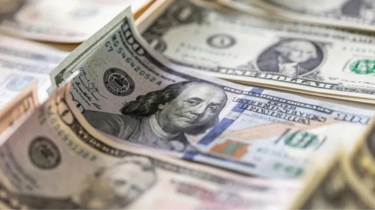 Долар готується до найбільшого тижневого падіння за чотири місяці