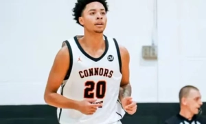 Кріштіану Роналду отримав пряму червону за удар суперника ліктем в обличчя — відео