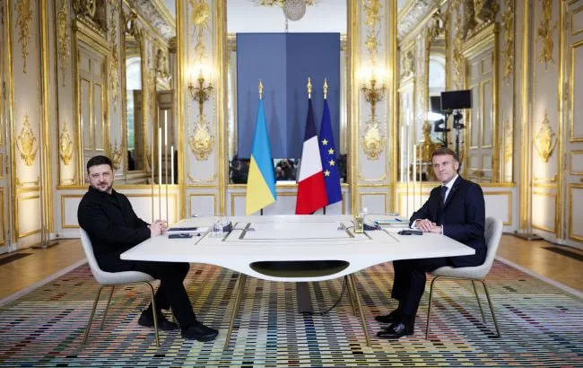 Зеленський обговорив із Макроном можливе визнання українських водійських прав у Франції