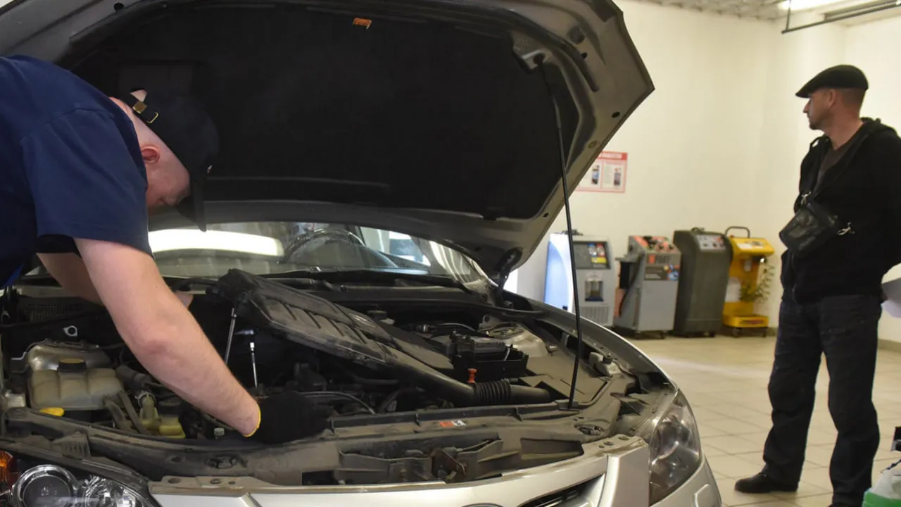 У РФ масово затримують ремонт авто через дефіцит запчастин