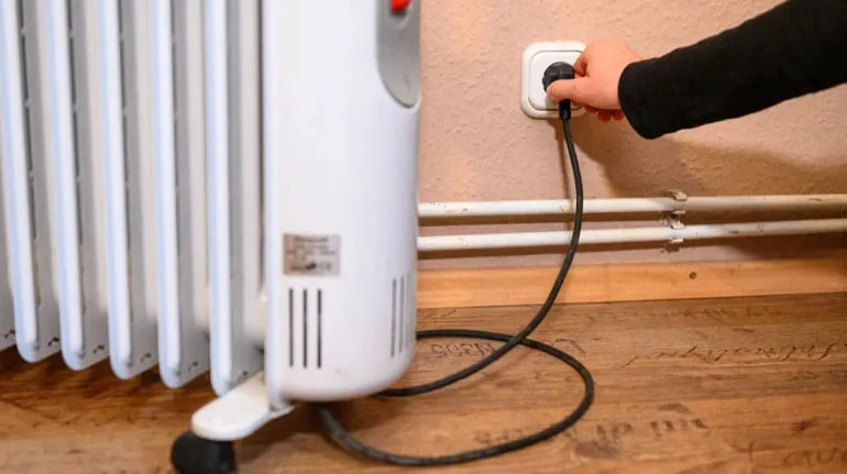 «Укренерго» закликає користуватися потужними електроприладами вночі