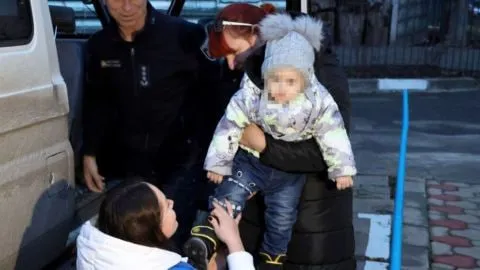 З прифронтової зони на Запоріжжі евакуювали родину з чотирьох поколінь