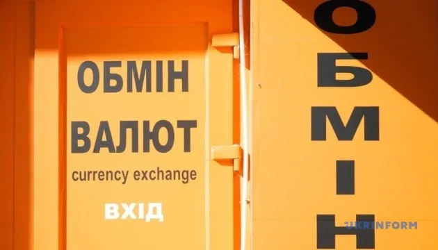 Долар і євро зросли в ціні: офіційний курс на 10 грудня