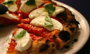 80% виборців-демократів підтримують Гарріс, половина – раді рішенню Байдена