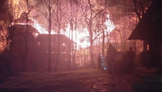 На Закарпатті горить монастир УПЦ МП