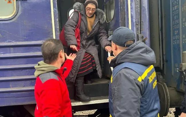 На Донеччині в прифронтових громадах залишаються майже 14 тисяч людей