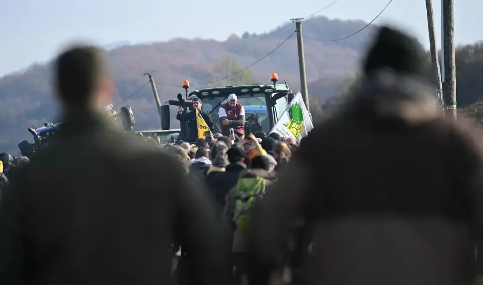 У Франції затримали чотирьох після сутичок фермерів і поліції