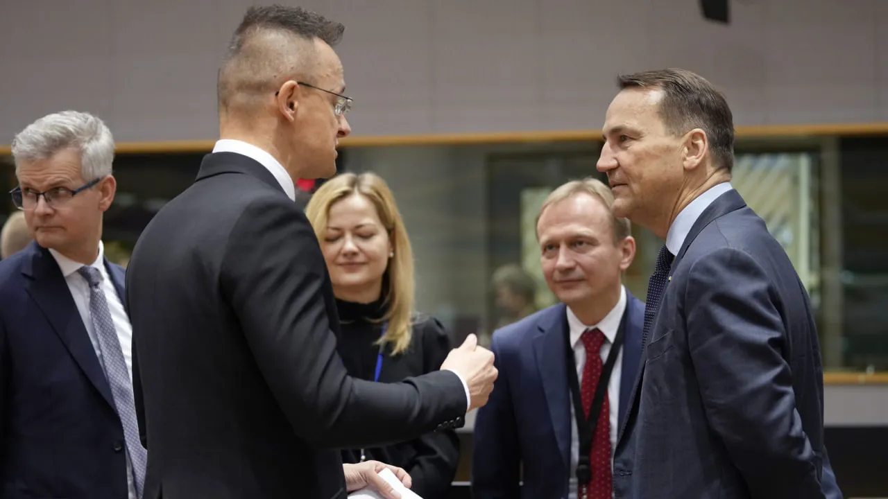 Суперечка через Орбана: очільники МЗС Польщі та Угорщини обмінялися різкими заявами