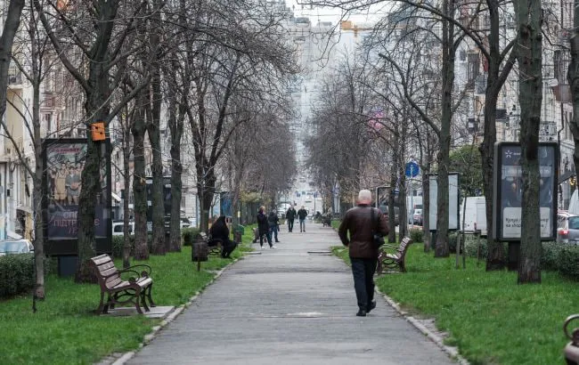 В Україні завтра буде тепло і без опадів: коли очікувати похолодання