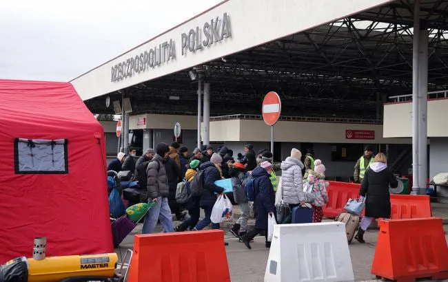 Перед Різдвом на кордоні з Польщею утворилися великі черги