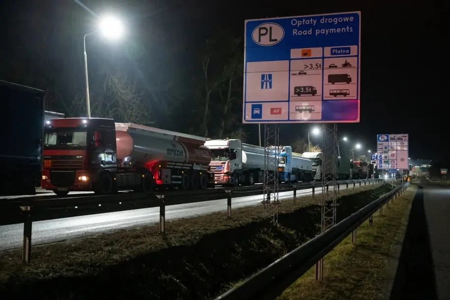 На кордоні України та Польщі різко зросли черги напередодні свят