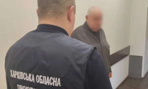 Відео: Шкіряка побили біля стін суду, де розглядають справу Колмогорова - оновлено 