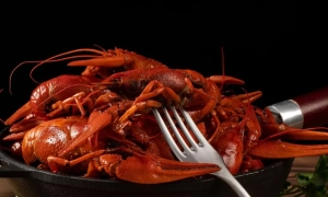 Відео: в рф спалахнула потужна пожежа на фабриці під Челябінськом